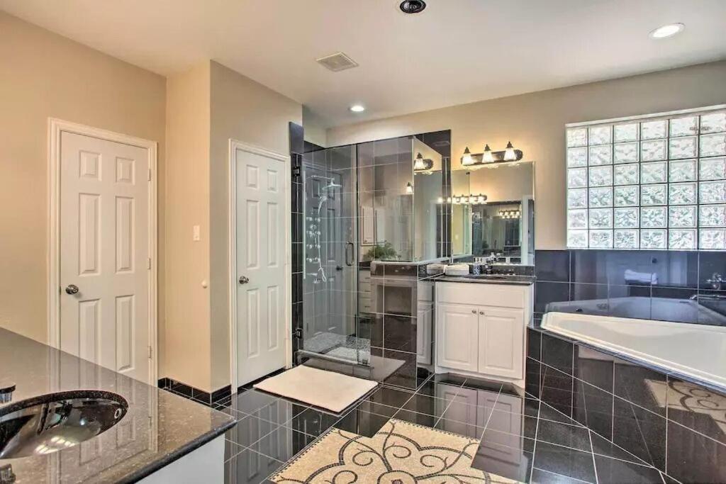 Heated Pool, Pool Table, Hot Tub, Home Theatre, Guest House, Basketball Court, Sleeps-20 Allen Exteriér fotografie