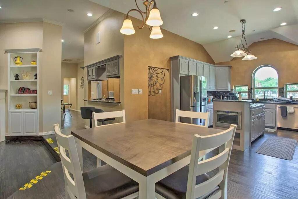 Heated Pool, Pool Table, Hot Tub, Home Theatre, Guest House, Basketball Court, Sleeps-20 Allen Exteriér fotografie