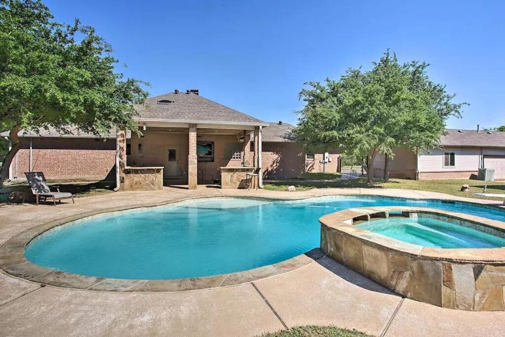 Heated Pool, Pool Table, Hot Tub, Home Theatre, Guest House, Basketball Court, Sleeps-20 Allen Exteriér fotografie