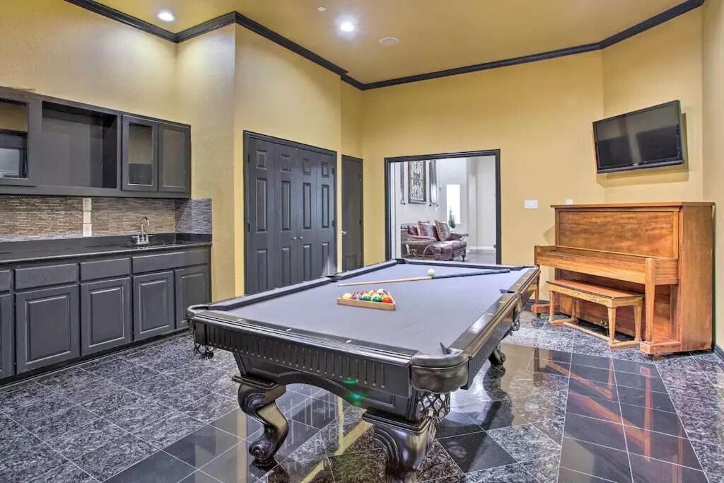 Heated Pool, Pool Table, Hot Tub, Home Theatre, Guest House, Basketball Court, Sleeps-20 Allen Exteriér fotografie