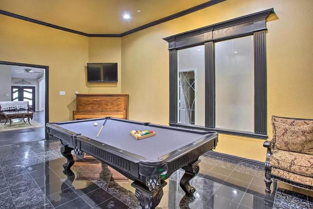 Heated Pool, Pool Table, Hot Tub, Home Theatre, Guest House, Basketball Court, Sleeps-20 Allen Exteriér fotografie